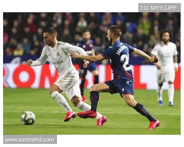 从球星学足球转圈技巧掌握控球核心秘诀提升比赛实战能力