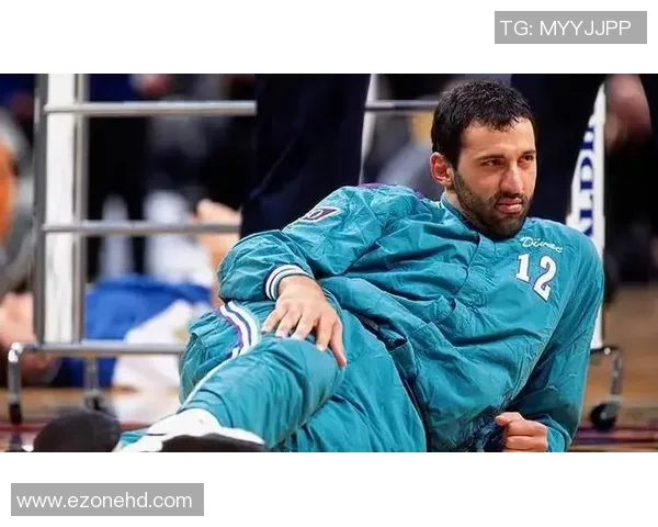 盘点那些年足球球星经典假摔瞬间与赛场戏剧化表演 盘点那些年足球球星经典假摔瞬间与赛场戏剧化表演