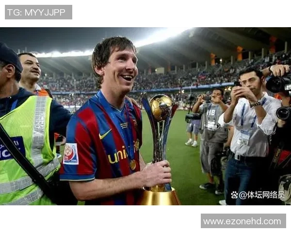 足球巨星生涯精彩瞬间集锦 展现巅峰时刻与辉煌成就 足球巨星生涯精彩瞬间集锦 展现巅峰时刻与辉煌成就