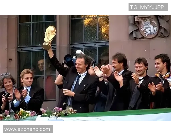 今年退役足球巨星谢幕足坛辉煌生涯引发球迷深情告别